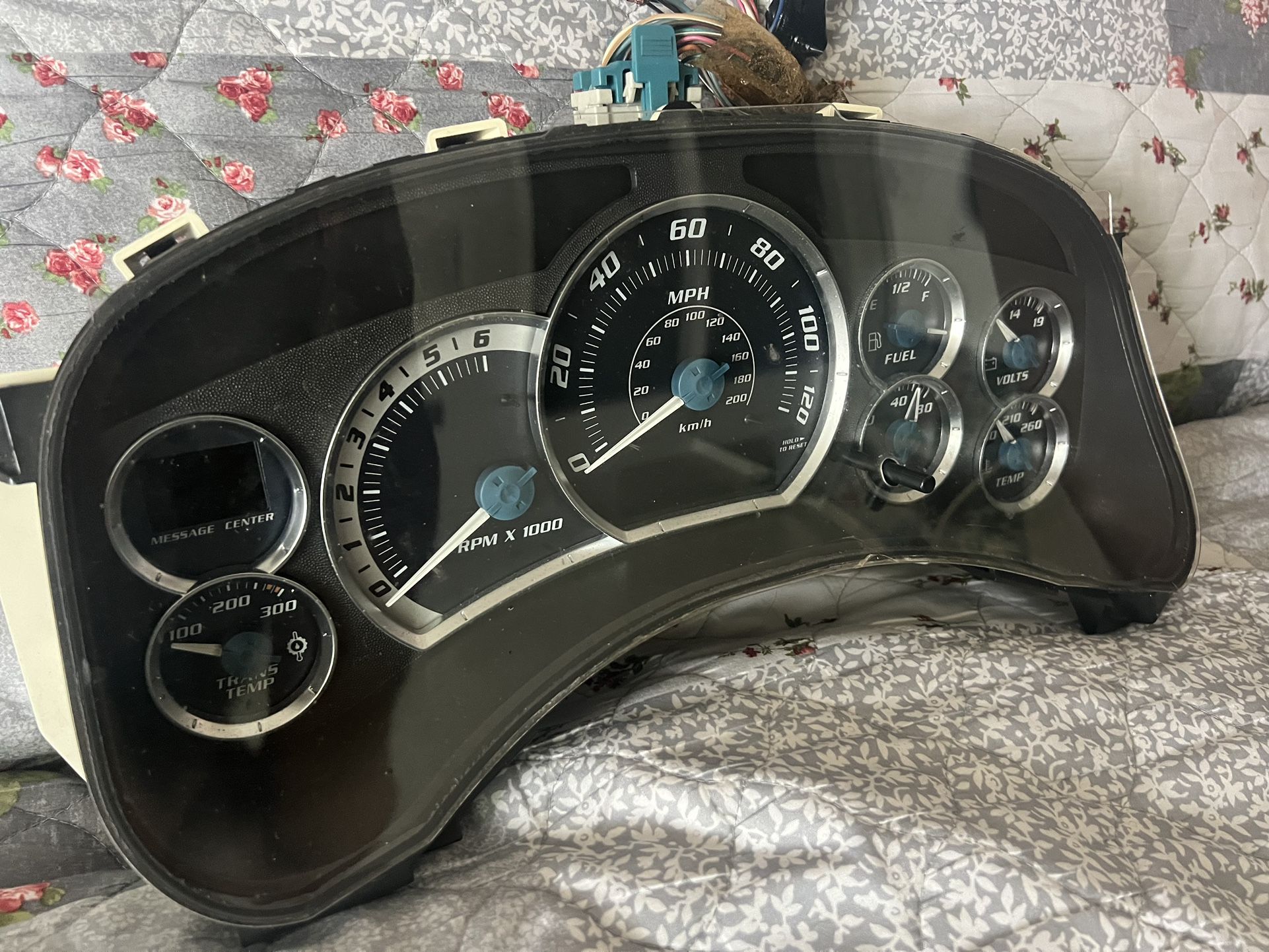 02 Escalade Cluster