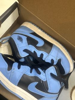 Jordan’s 1 Mid (Size 9c)