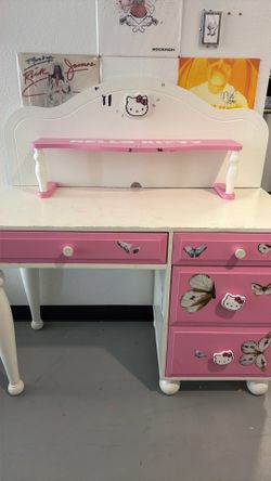 Hello kittie girls dresser/vanity