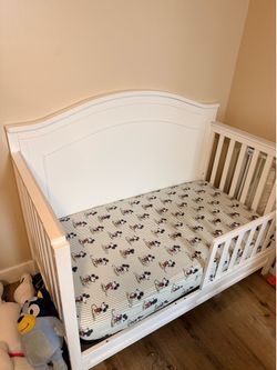 DaVinci 4-in-1 convertible crib