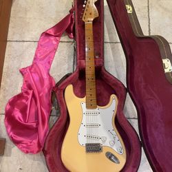 Squier Classic Vibe Stratocaster (Mint)  w/ Gator Leather Hardshell Case