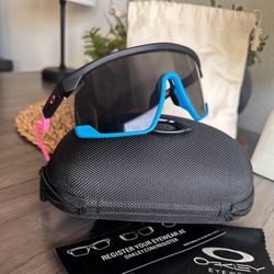 New Oakleys  Box, Pouch Cloth All Included