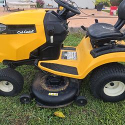 Cub Cadet XT1 Riding Lawnmower 