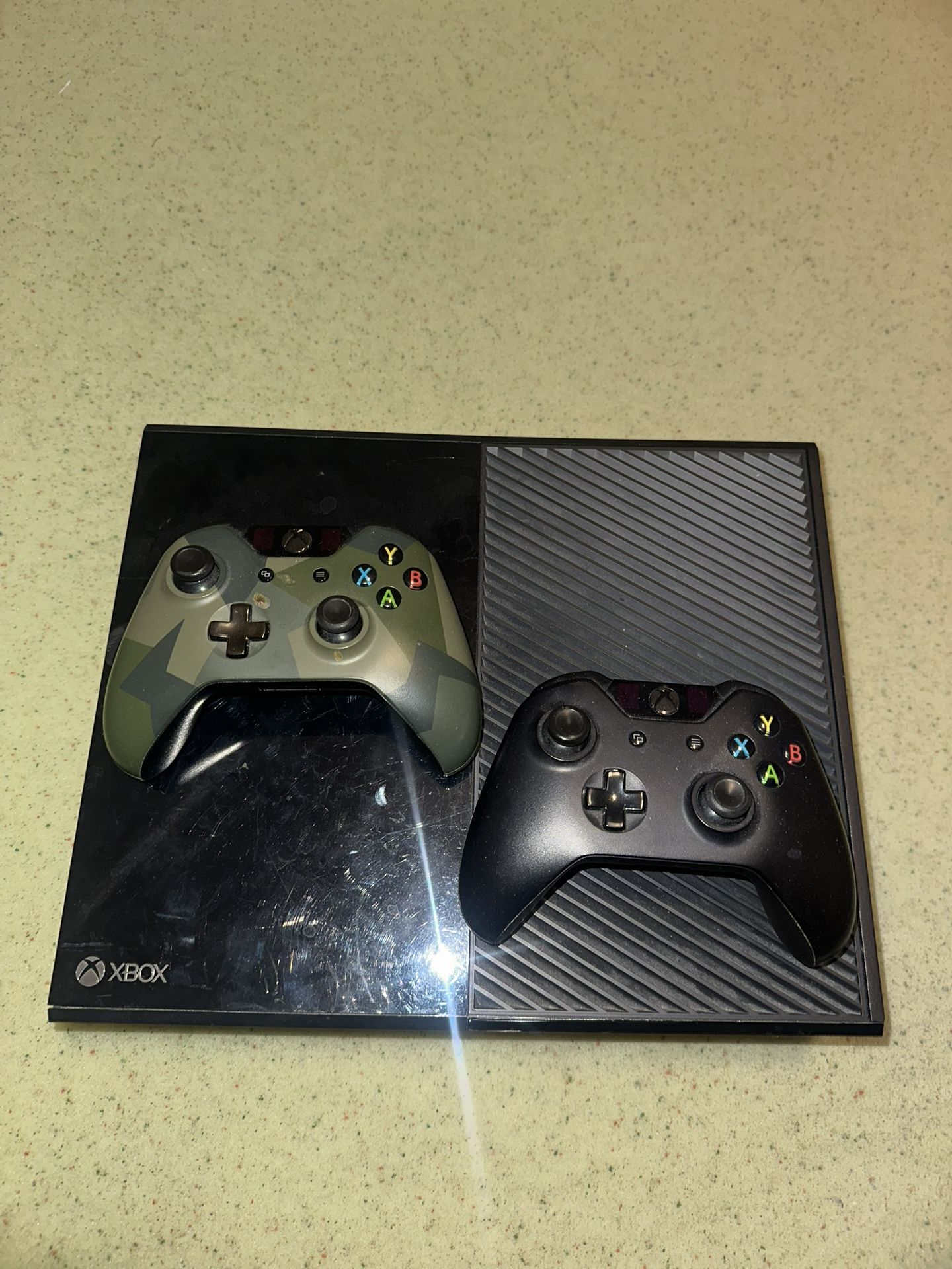X Box 1 + 2 Controllers