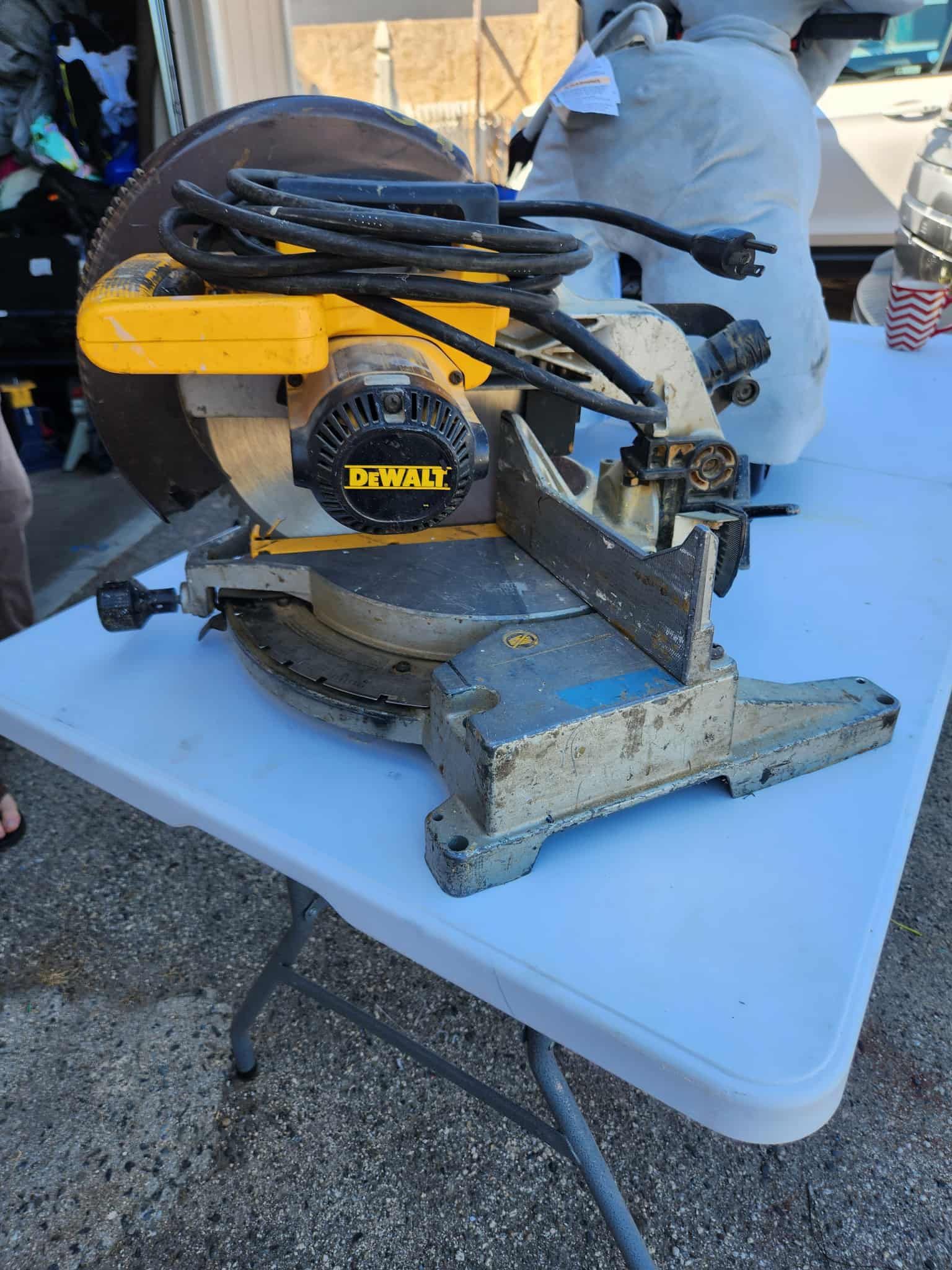 Saw Dewalt
