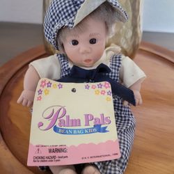 Palm Pals Gigo Expressions 1996 Bean Bag Kids  Doll  realistic looking