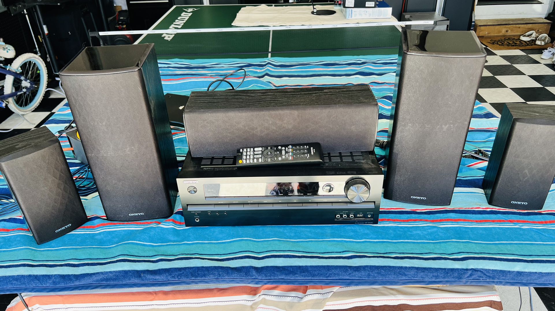 Onkyo HT-R590 surround complete set with 5 speakers and subwoofer.  https://offerup.co/faYXKzQFnY?$deeplink_path=/redirect/