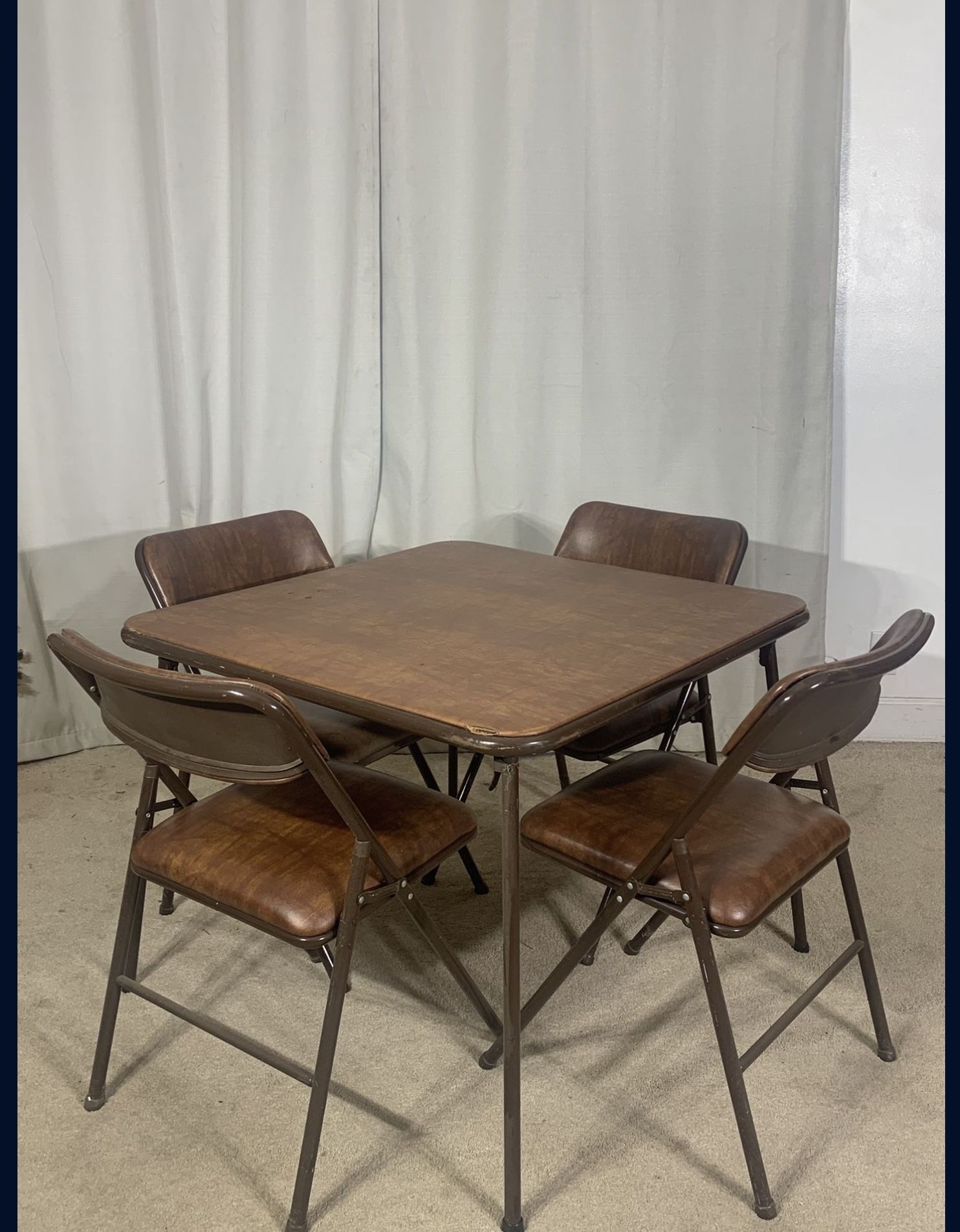 Folding Table With 4 Chairs EXTRA SEATING FOR THE HOLIDAYS!