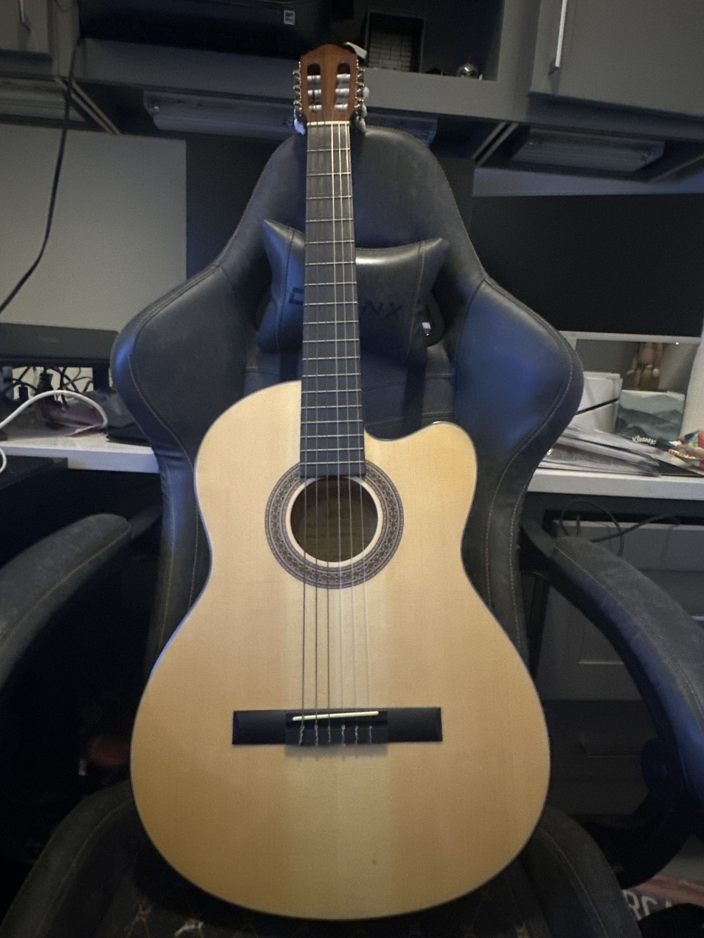 Lucero LC100CE Acoustic-Electric Cutaway Classical Guitar Natural