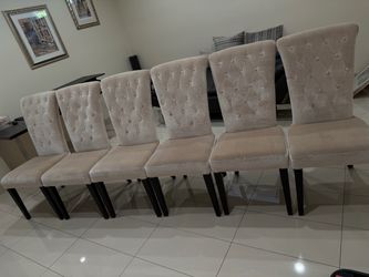 6 tufted dining room chairs