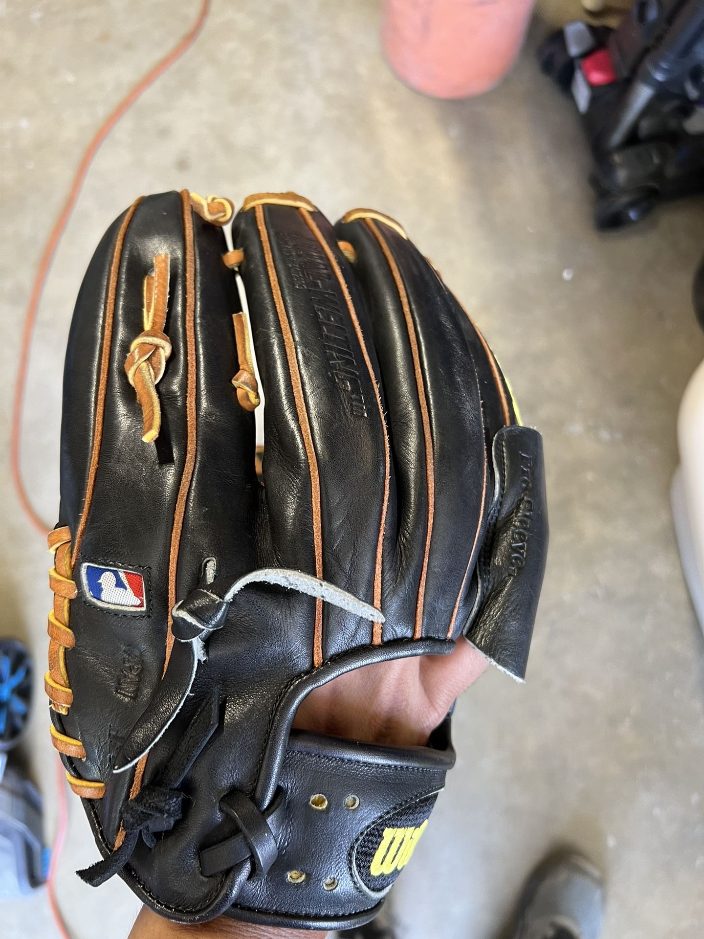 Wilson A2000