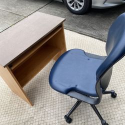Small Desk And Chair 