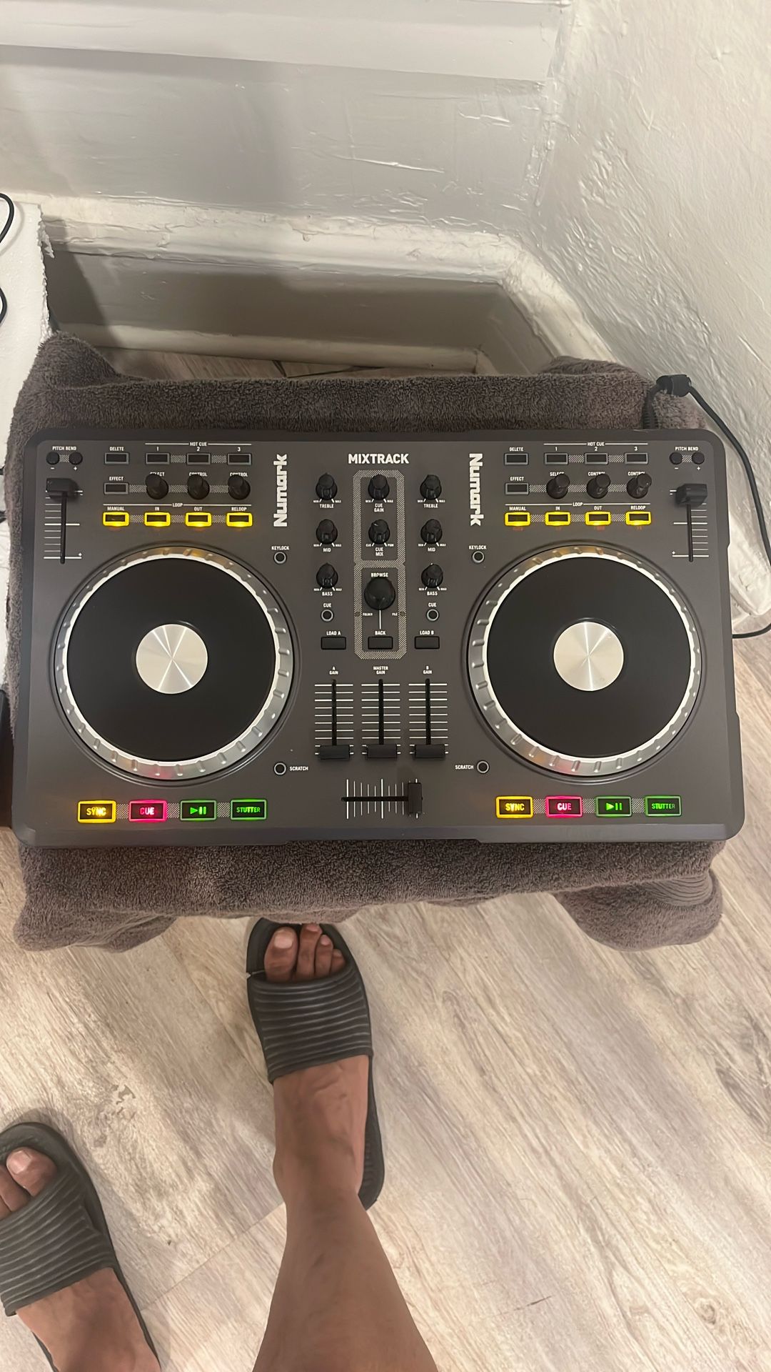 Numark Mixtrack Mixer