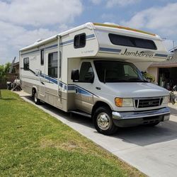 2005 Fleetwood Jamboree RV Motorhome Camper