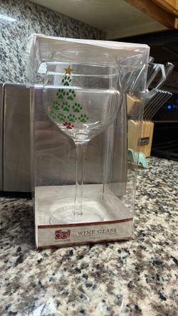 Dog paw print Christmas tree wine glass holds 18 fluid