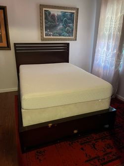 Vintage FULL sized Bed with Tempur-pedic Mattress Set