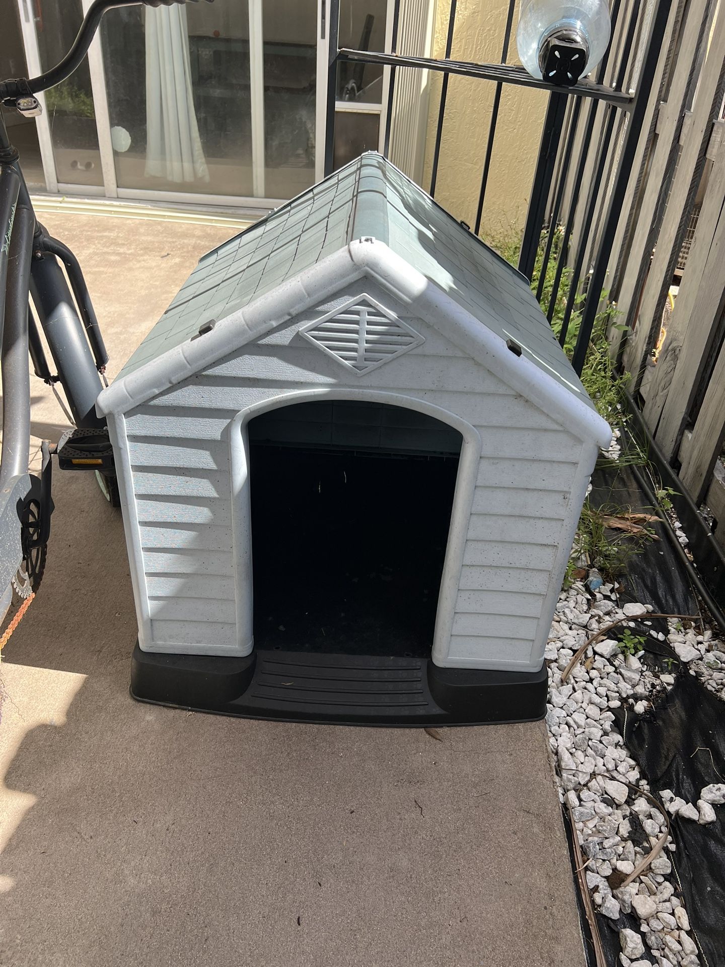 Dog House. Plastic
