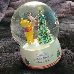 Disney/Hallmark Winnie the Pooh & Piglet Together Christmas Tree Snowglobe(2006)
