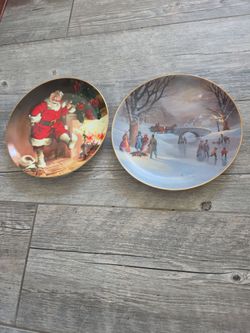 2 christmas plates