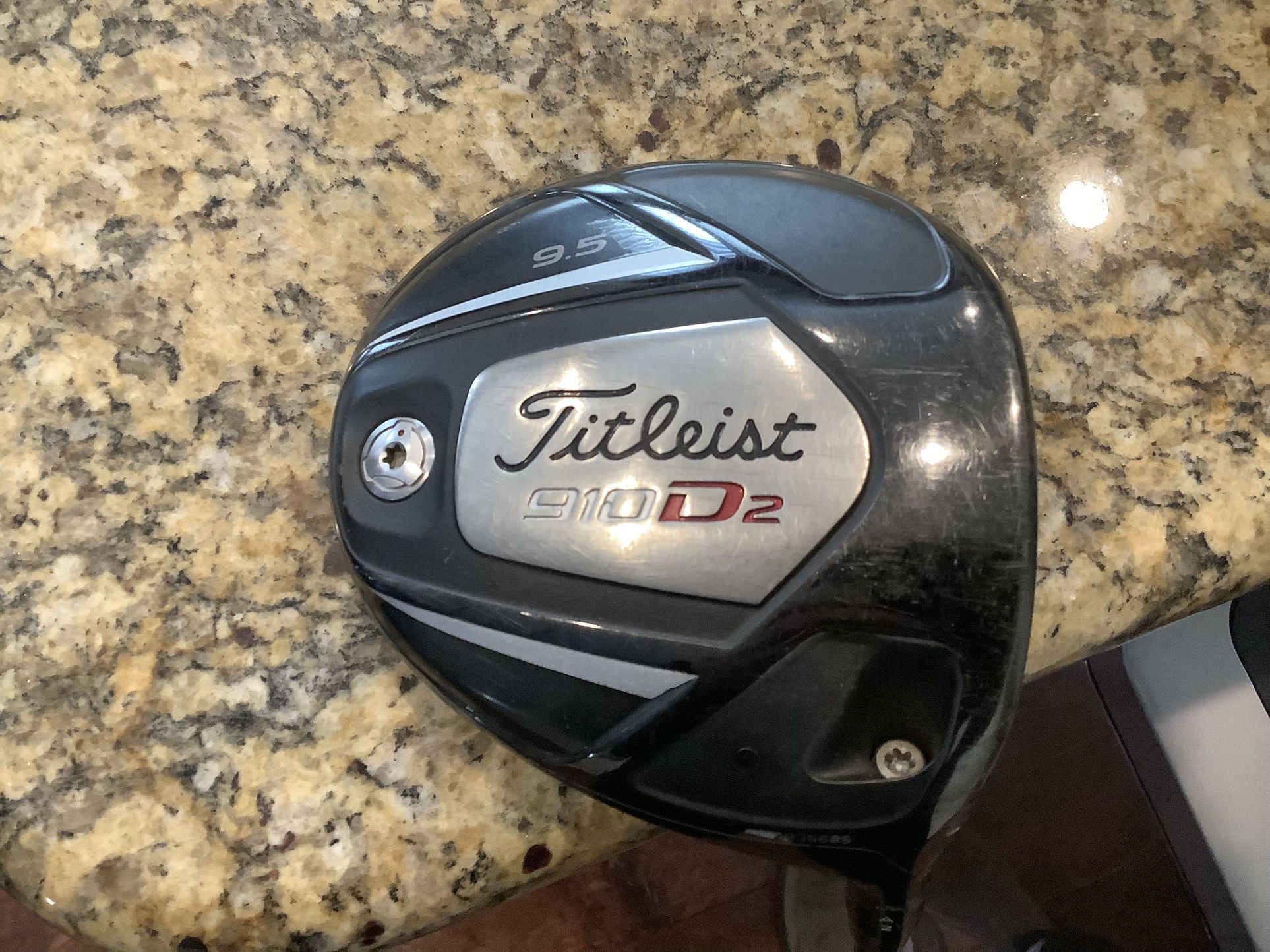 Like New Titleist 910 D2 9.5. $100