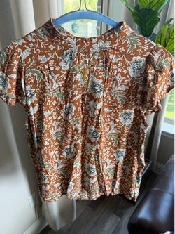 Ann Taylor Factory Rust Floral Mock-Neck Short Sleeve Blouse size MP