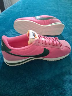 Nike Women's Cortez sneakers PINK w/ GREEN