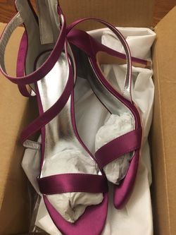 Shoes / Heels Satin Stilettos Sz 8 Brand New, Never worn (color Fuchsia)