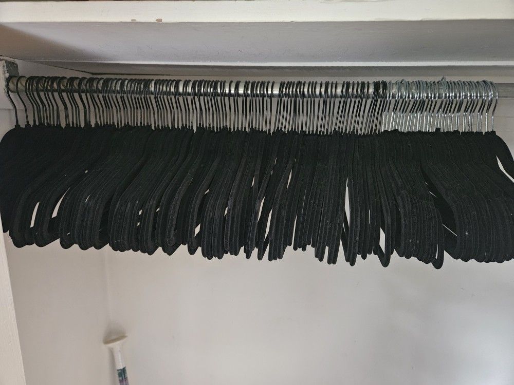 132 Black Velvet Hangers