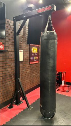 Heavy bag boxing with stand