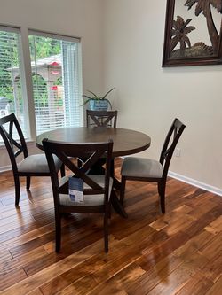 Brand New Bayside Dining set