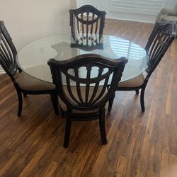 Dinette table or kitchen table