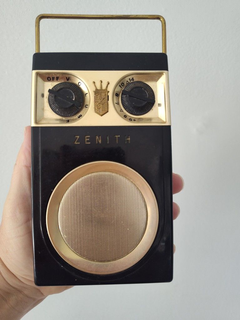 Zenith Vintage Handheld Radio Not Working