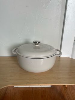 Lodge cast iron Dutch oven
