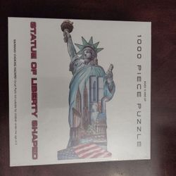 1000pc Statue of Liberty Shaped Puzzle, Has Image Of Twin Towers