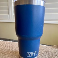 24 fl oz Yeti Insulated Tumbler
