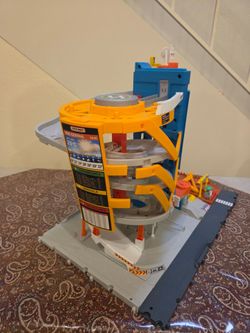 Matchbox Action Drivers Transportation Center Playset - Multi-Level Garage & Seaport