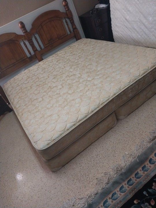 FREE KING MATRESS & MATCHING BOXES
