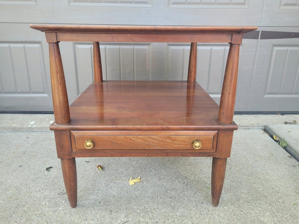 Vintage Willett Carved Wooden Side Table w/ Drawer