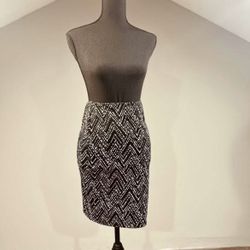 New Black & White Silky/Stretchy Skirt - XS