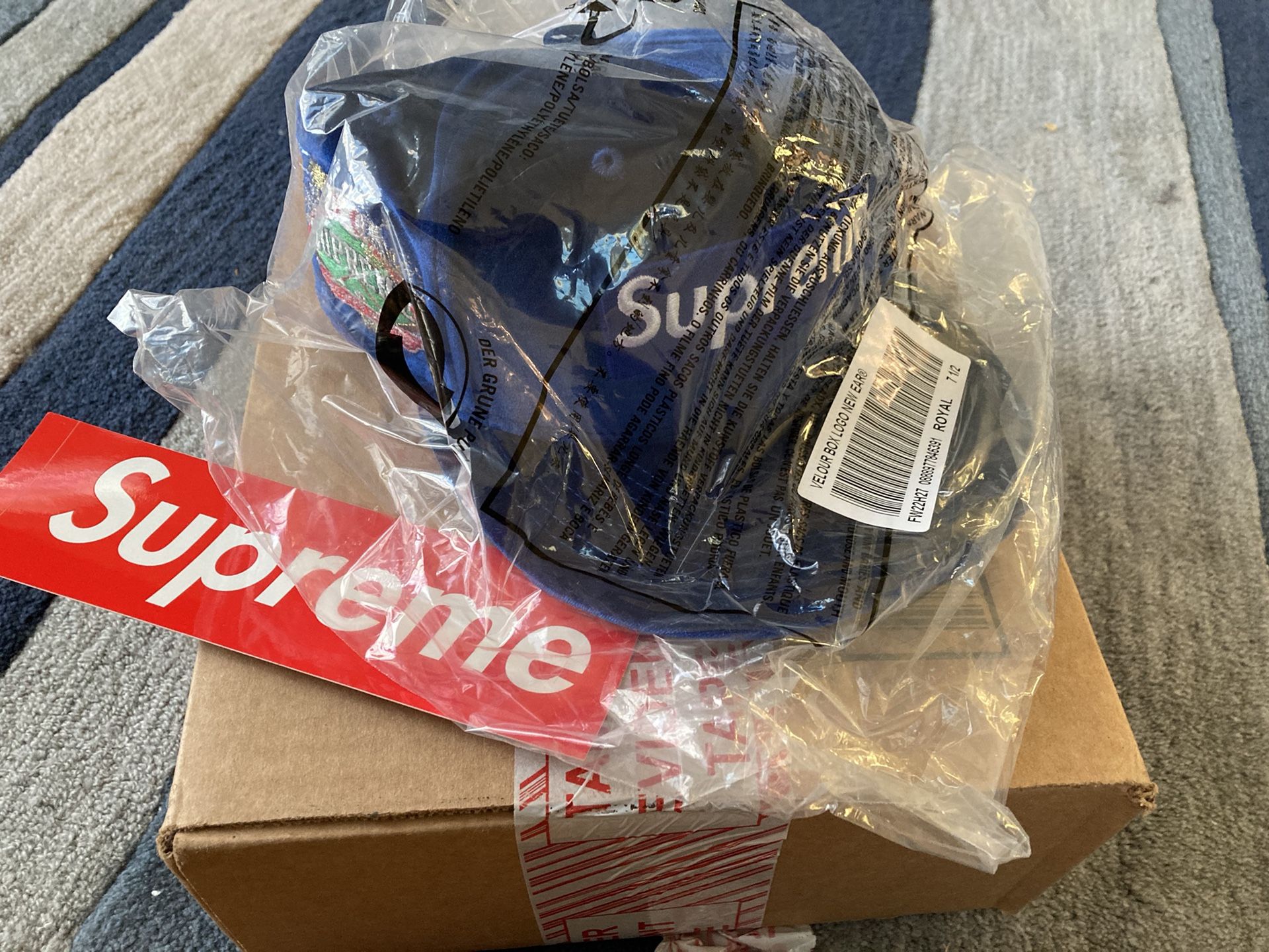 Supreme Velour Box Logo New Era Hat for Sale in Seattle, WA