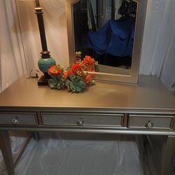 Beautiful Puter Silver Desk With Mirror.