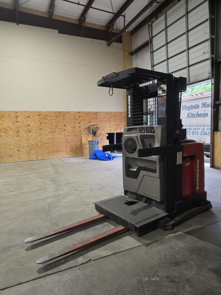 Raymond Warehouse Picker/ forklift