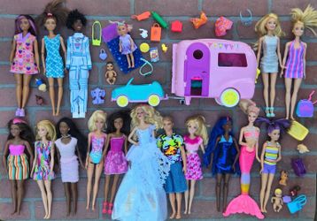 Barbie and Chelsea Dolls car and camper