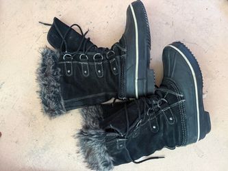 Snow boots mid calf with fur size 8