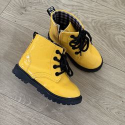 Toddler girl rain boots size 7.5