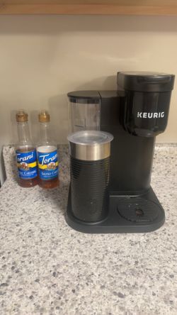 Keurig coffee maker with milk frother