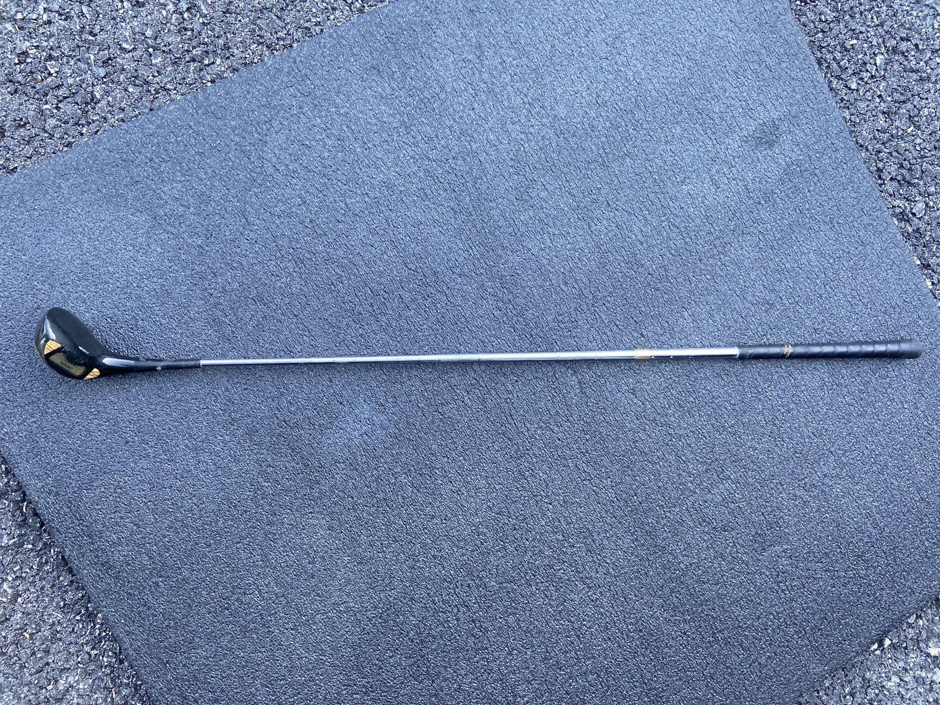 Leather Golf Bag And Clubs (READ DESCRIPTION)