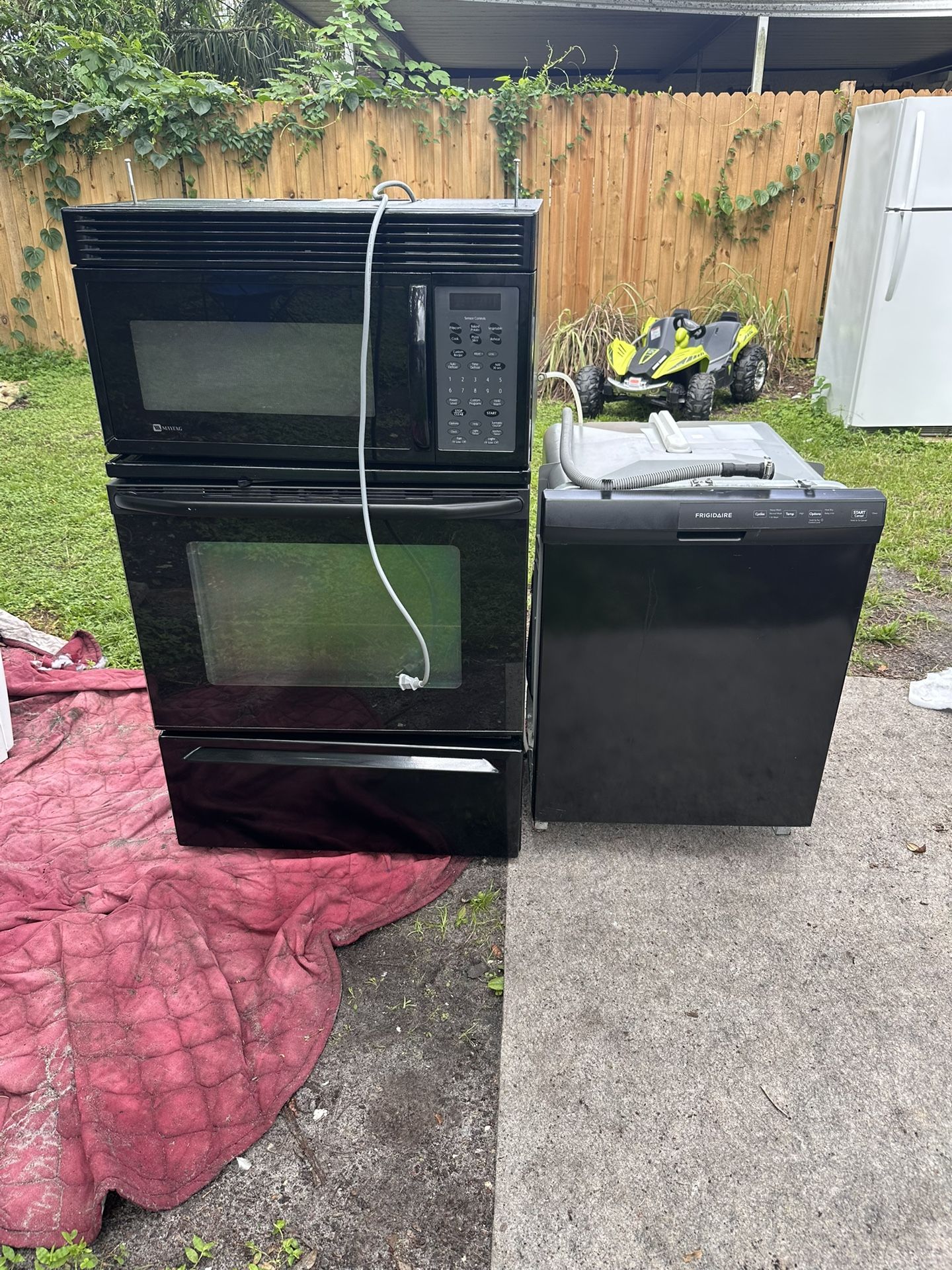 Maytag Stove/ Microwave & Frigidaire Dishwasher