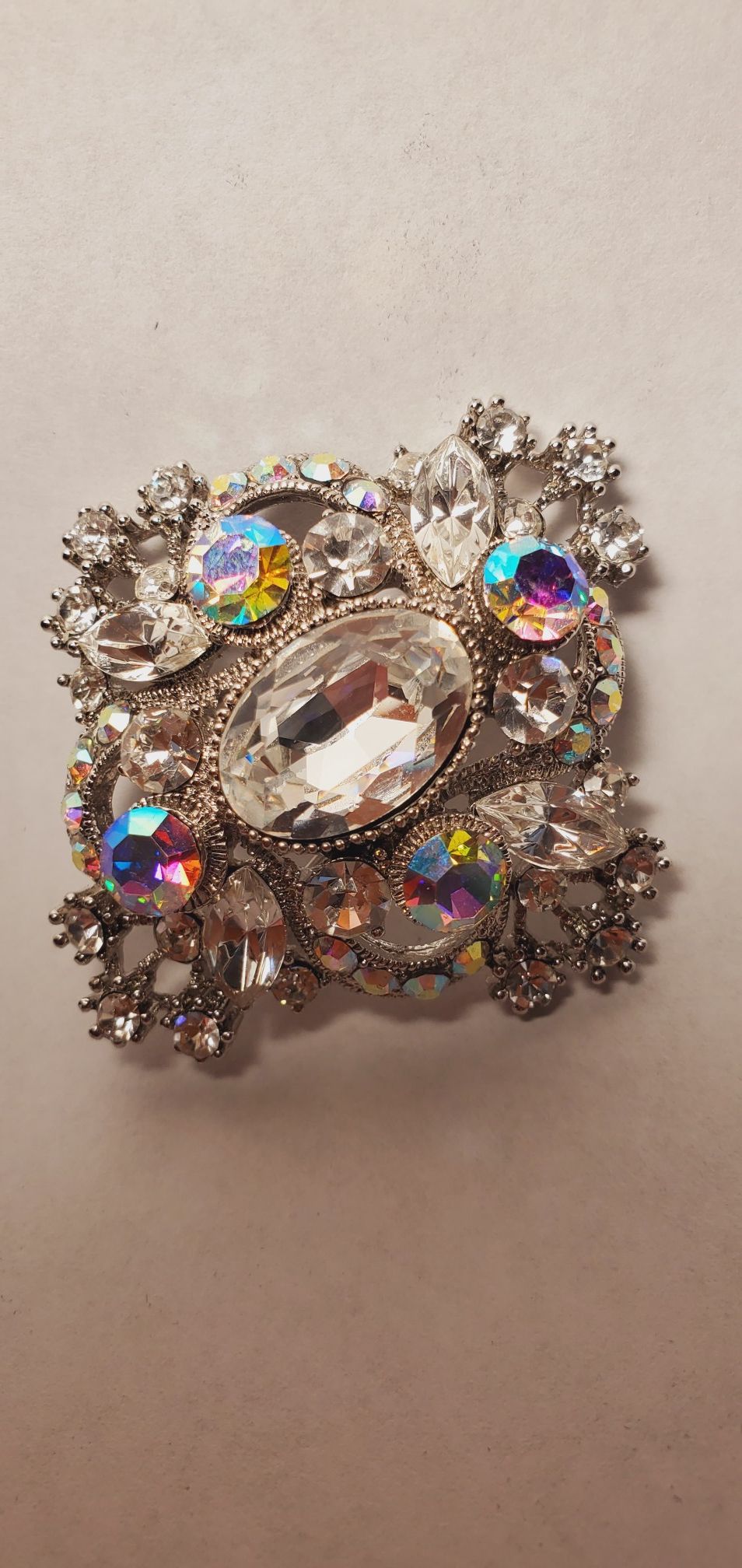 Vintage Bright crystal jewelry silver toned brooch