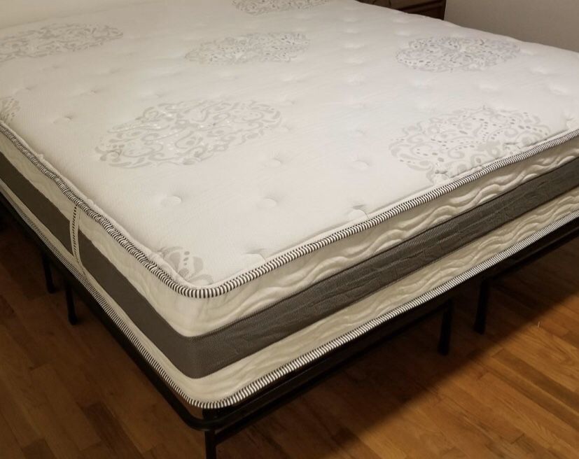 New 12” gel memory foam hybrid Queen size mattress ONLY